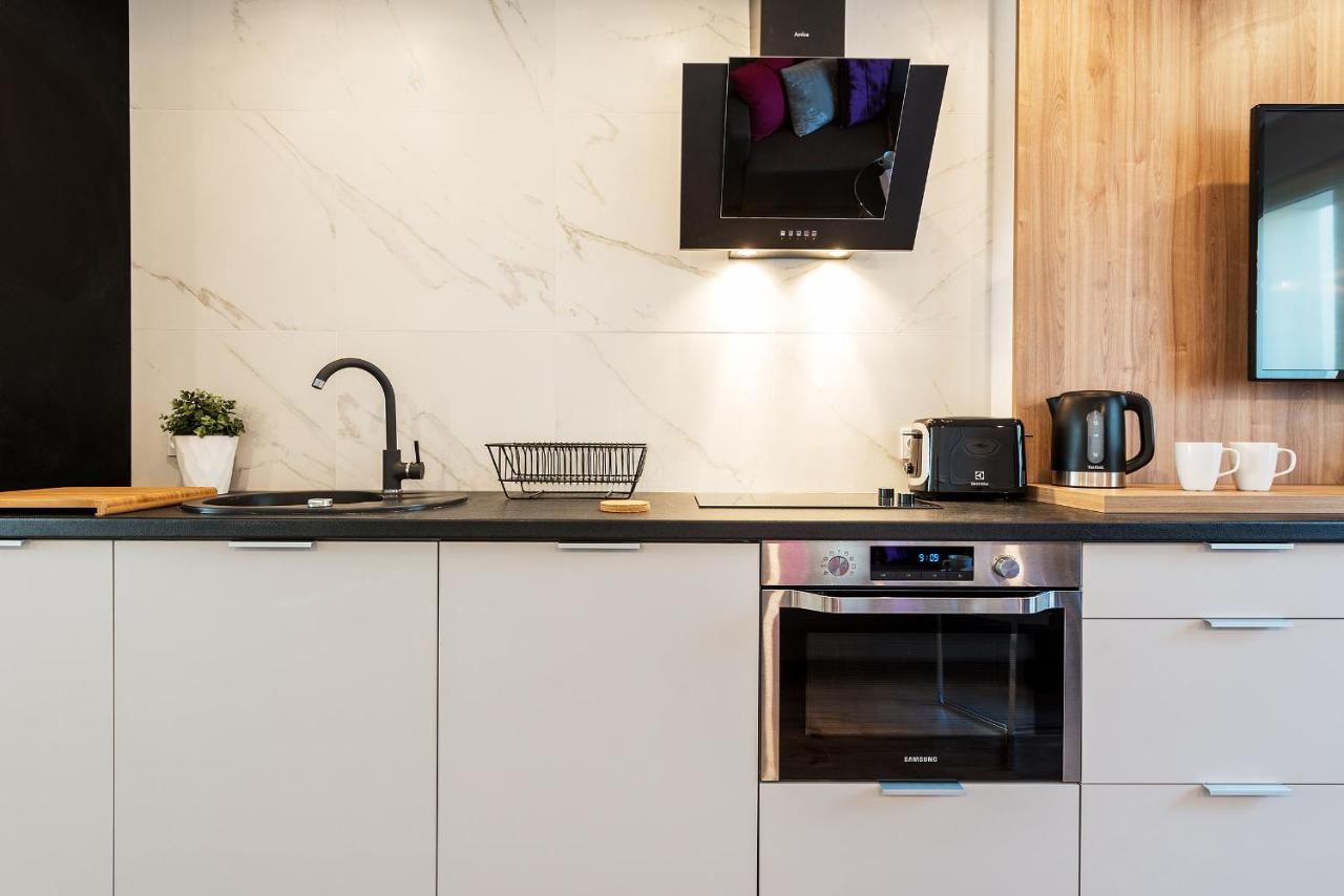 Poznanska Serviced Apartments Варшава Екстериор снимка