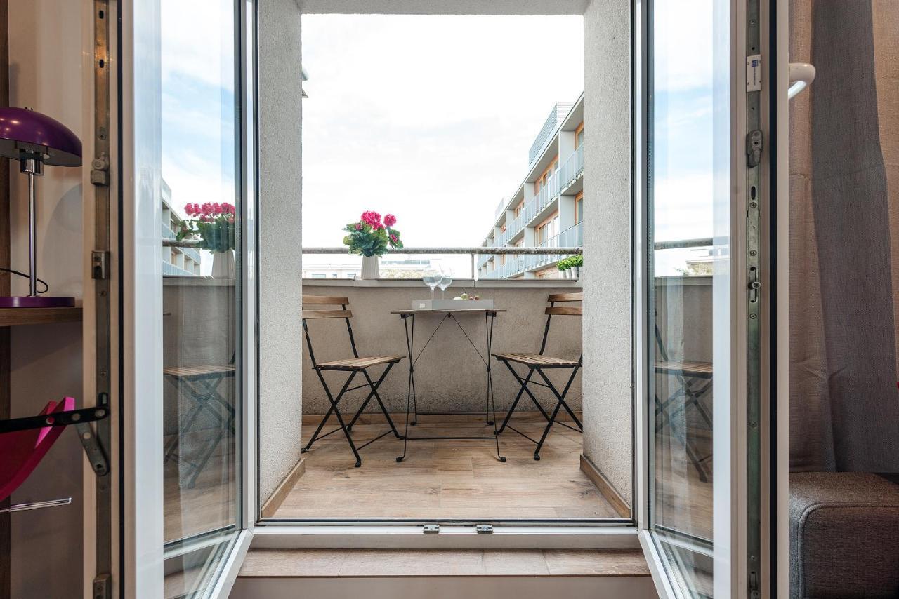 Poznanska Serviced Apartments Варшава Екстериор снимка