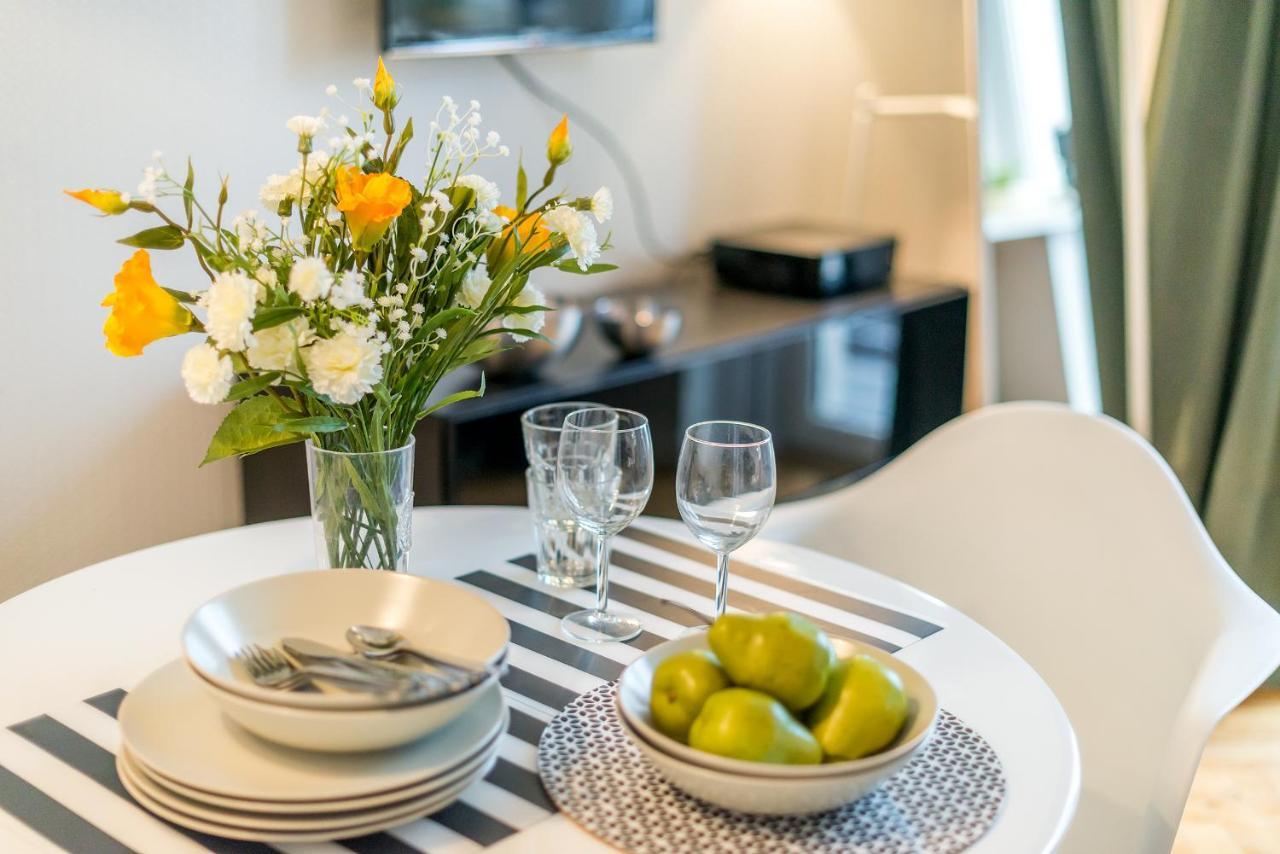 Poznanska Serviced Apartments Варшава Екстериор снимка